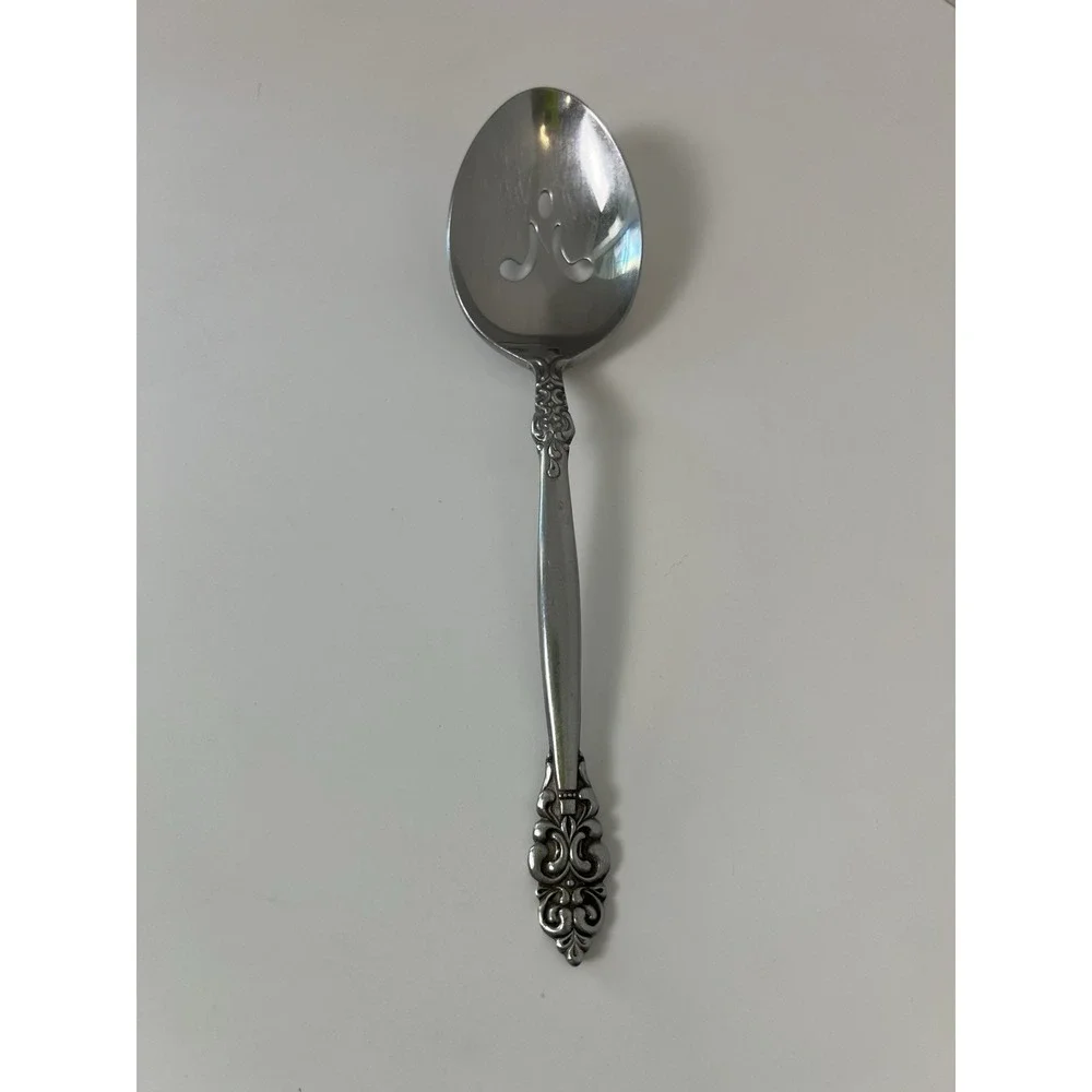 Oneida Stainless steel satin serving‎ spoon Vinland Flatware